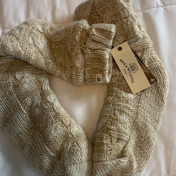 BEE & WILLOW Accessories - Cozy socks with soft white Sherpa like lining